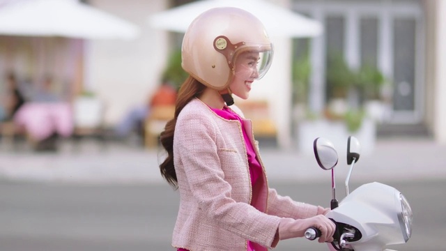 Video Reference: Outerwear, White, Helmet, Mammal, Street fashion, Motor vehicle, Automotive lighting, Pink, Vehicle, Bicycles--Equipment and supplies