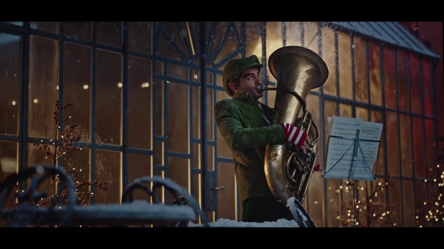 Video Reference: Hat, Human, Musician, Lighting, Performing arts, Entertainment, Musical instrument, Headgear, Music, Electricity