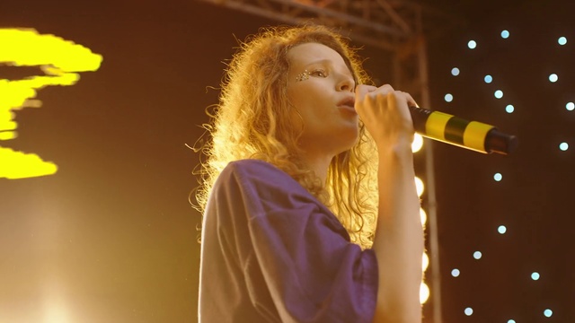 Video Reference: Microphone, Hairstyle, Musician, Human body, Music artist, Fashion, Standing, Music, Public address system, Entertainment