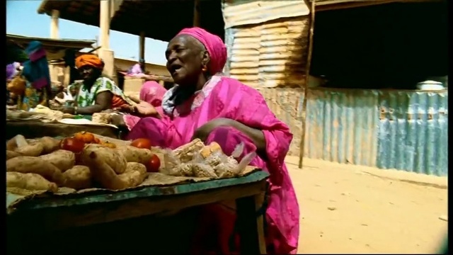 Video Reference: Food, Adaptation, Natural foods, Selling, Leaf vegetable, Hawker, Human settlement, Greengrocer, Market, Local food