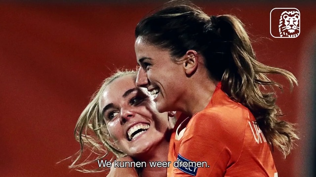 Video Reference: Nose, Smile, Flash photography, Happy, Gesture, Entertainment, Tooth, Performing arts, Fun, Event