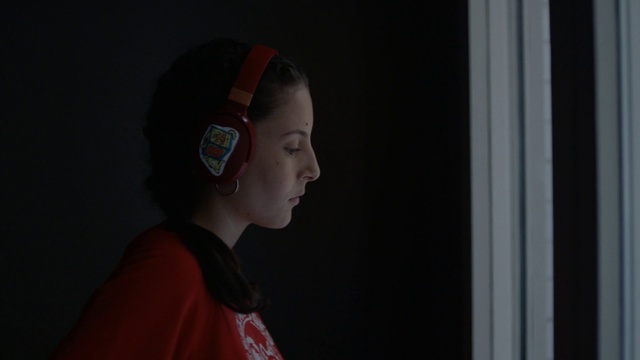 Video Reference: Chin, Ear, Flash photography, Neck, Temple, Cap, Audio equipment, Headgear, Eyewear, Black hair