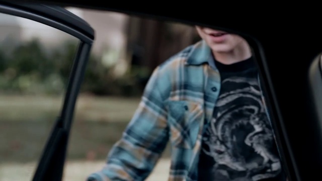 Video Reference: Automotive mirror, Flash photography, Sleeve, Street fashion, Automotive lighting, Vehicle door, Automotive exterior, Automotive design, Rear-view mirror, Tints and shades