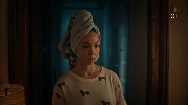 Video Reference: Sleeve, Electric blue, Flash photography, Street fashion, Fun, Room, Chest, Landscape, T-shirt, Flesh