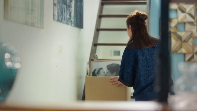 Video Reference: Shoulder, Sleeve, Picture frame, Street fashion, Art, Wood, Fashion design, Eyewear, T-shirt, Waist