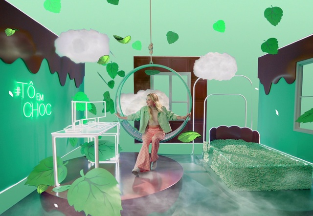 Video Reference: Table, Green, Organism, Chair, Plant, Leisure, Entertainment, Event, Toy, Decoration