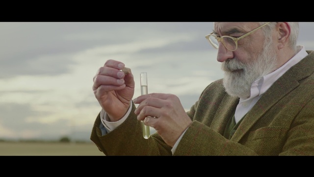 Video Reference: Glasses, Cloud, Sky, Beard, Vision care, Gesture, Finger, Thumb, Happy, Wrinkle