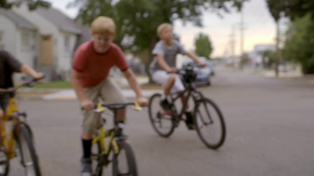 Video Reference: Bicycle, Wheel, Bicycles--Equipment and supplies, Tire, Bicycle frame, Bicycle handlebar, Bicycle clothing, Bicycle tire, Bicycle fork, Sports equipment