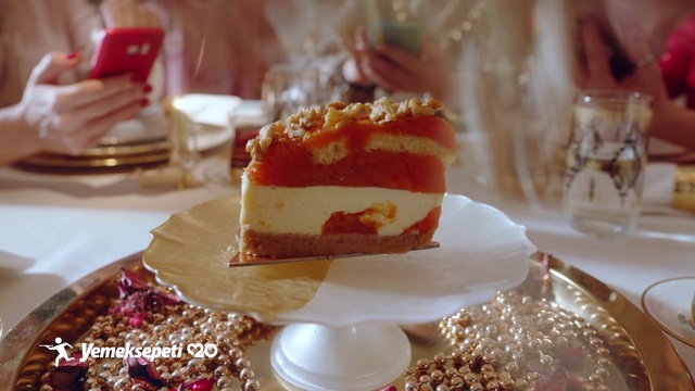 Video Reference: Food, Tableware, Dishware, Cake, Recipe, Ingredient, Plate, Zuppa inglese, Serveware, Cream