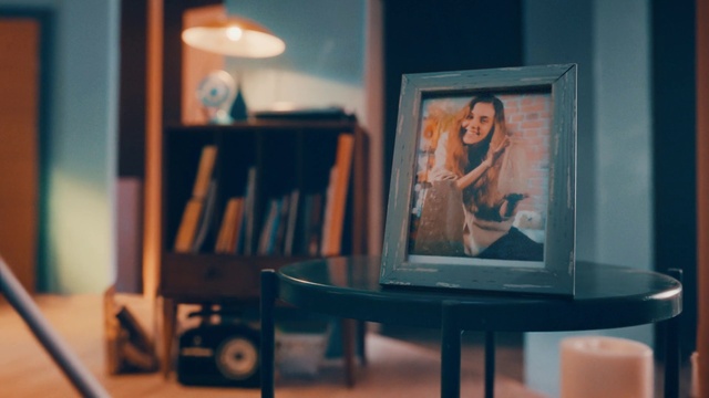 Video Reference: Easel, Art, Wood, Picture frame, Event, Flash photography, Electric blue, Room, Visual arts, Fun