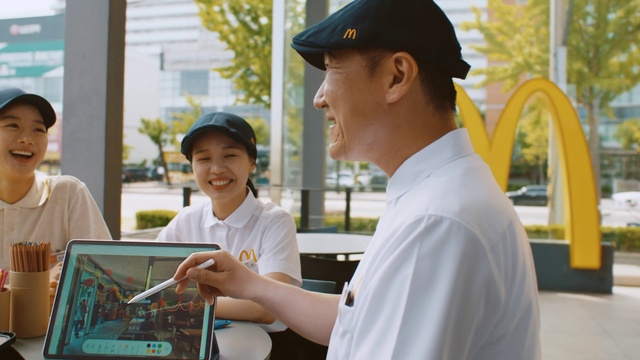 Video Reference: Smile, Shirt, Cap, Baseball cap, Community, T-shirt, Leisure, Hat, Artist, Tablet computer