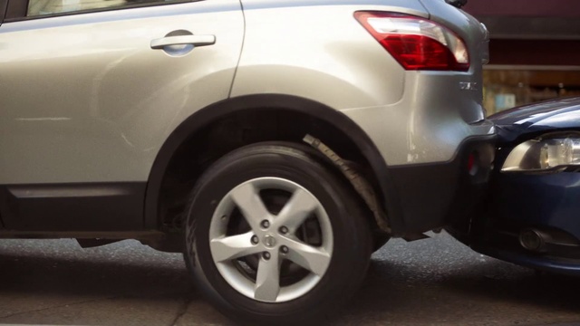 Video Reference: Wheel, Tire, Car, Vehicle, Automotive lighting, Automotive tire, Hood, Automotive design, Motor vehicle, Alloy wheel