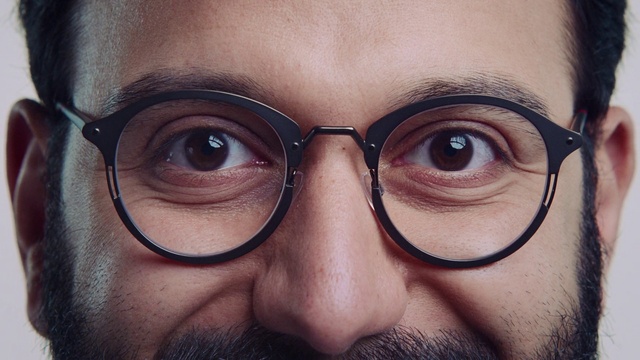 Video Reference: Forehead, Nose, Cheek, Glasses, Lip, Chin, Vision care, Eyebrow, Eyelash, Mouth