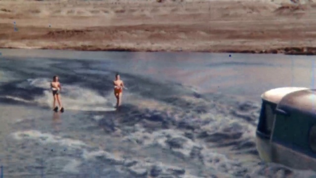 Video Reference: Water, Water resources, People on beach, Beach, Coastal and oceanic landforms, Wind wave, Geological phenomenon, Leisure, Lake, Horizon