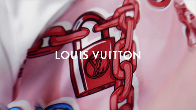 Video Reference: Sleeve, Gesture, Font, T-shirt, Jersey, Magenta, Carmine, Electric blue, Sportswear, Graphics