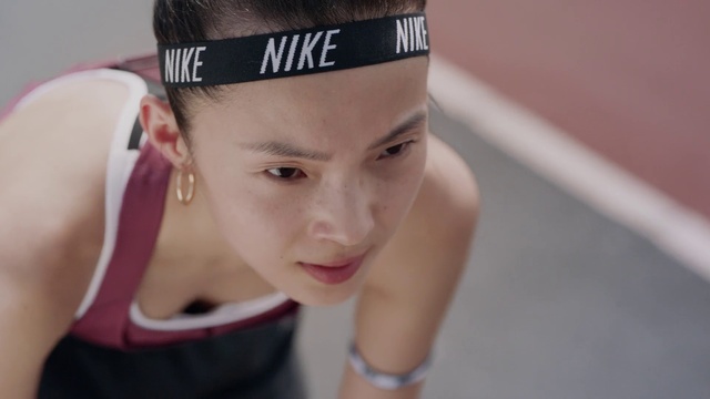 Video Reference: Forehead, Lip, Eye, Eyelash, Cap, Ear, Jaw, Neck, Flash photography, Sports gear