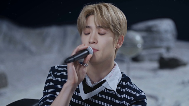 Video Reference: Microphone, Lip, Public address system, Musician, Music artist, Entertainment, Performing arts, Music, Audio equipment, Flash photography