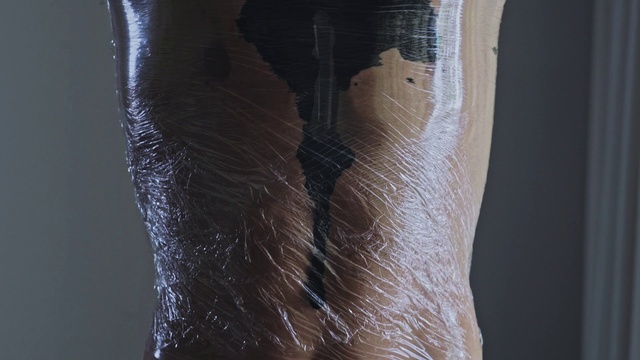 Video Reference: Jeans, Leg, Human body, Jaw, Gesture, Thigh, Barefoot, Knee, Denim, Trunk