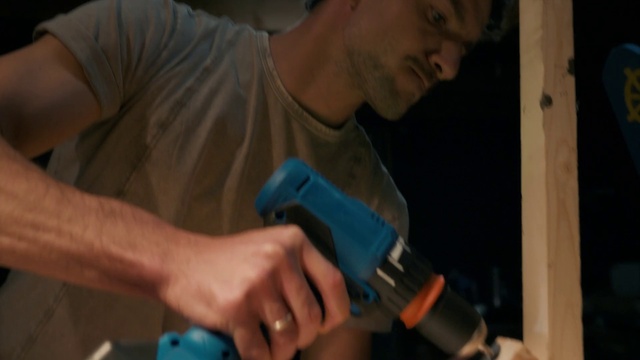 Video Reference: Pneumatic tool, Hand, Handheld power drill, Hammer drill, Drill, Wood, Finger, Power tool, Wrist, Engineering