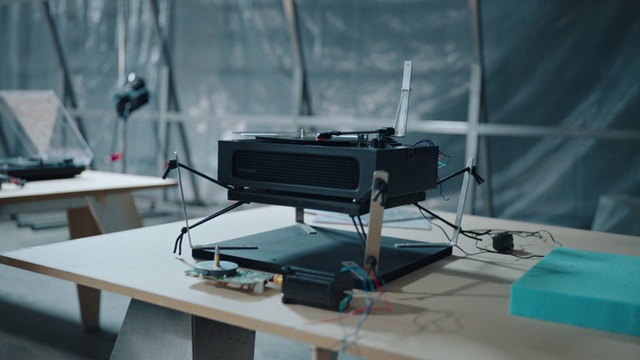 Video Reference: Table, Electronic instrument, Audio equipment, Wood, Gadget, Electrical wiring, Engineering, Machine, Automotive design, Wire