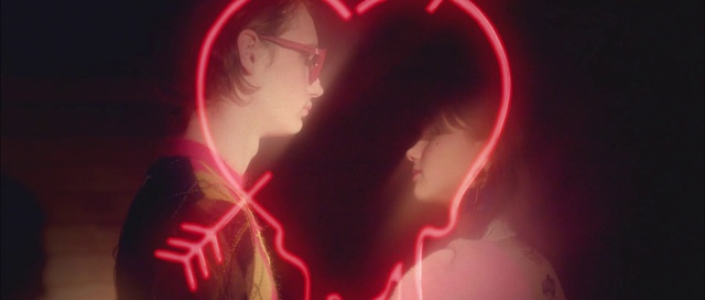 Video Reference: Head, Lip, Mouth, Light, Flash photography, Gesture, Entertainment, Pink, Red, Font