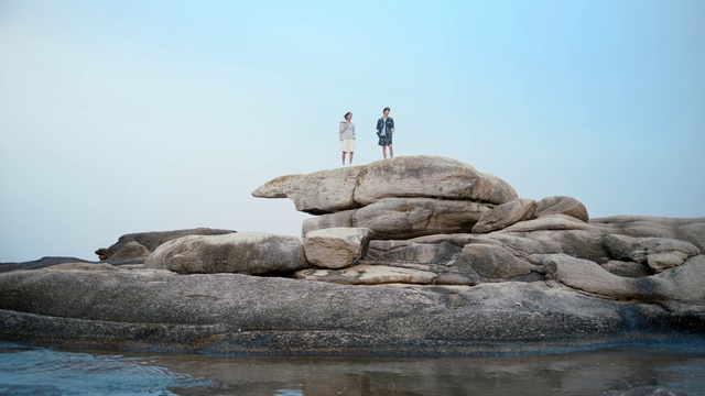 Video Reference: Water, Sky, Bedrock, Formation, Leisure, Lake, Outcrop, Landscape, Rock, Coast