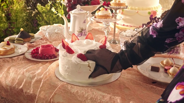 Video Reference: Food, Tableware, Table, Drinkware, Dishware, Decoration, Plate, Cake decorating, Tablecloth, Cup