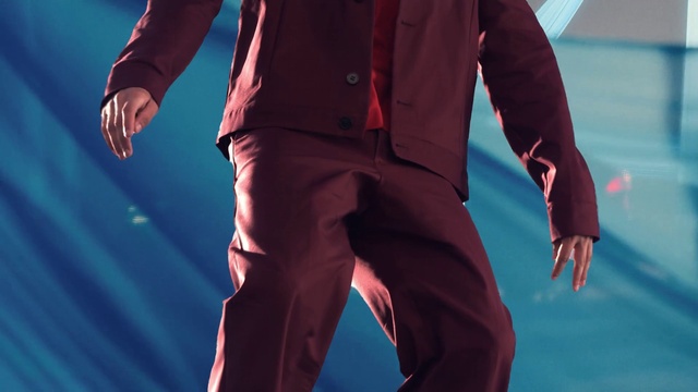 Video Reference: Active pants, Sleeve, Gesture, Thigh, Waist, Sportswear, Elbow, Knee, Entertainment, Electric blue