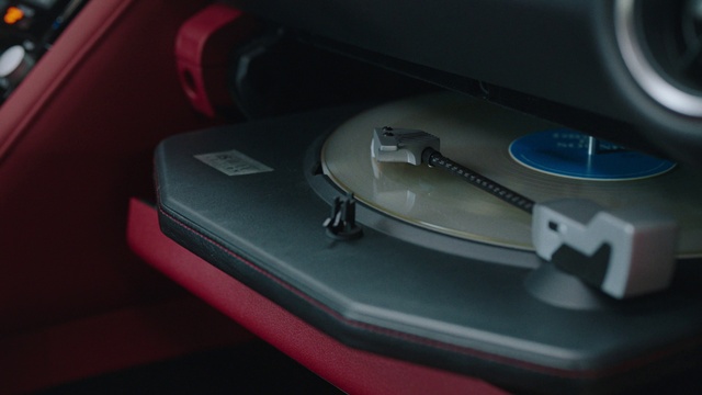 Video Reference: Motor vehicle, Automotive design, Automotive mirror, Hood, Vehicle door, Automotive exterior, Personal luxury car, Gadget, Car, Bumper