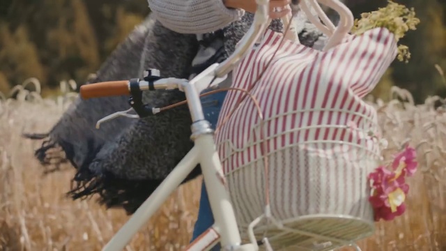 Video Reference: Product, Bicycle tire, Tire, Wheel, Bicycle handlebar, Working animal, Grass, Plant, Basket, Bicycle basket