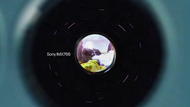 Video Reference: Eye, Camera lens, Automotive lighting, Lens, Cameras & optics, Flash photography, Circle, Cloud, Space, Electric blue