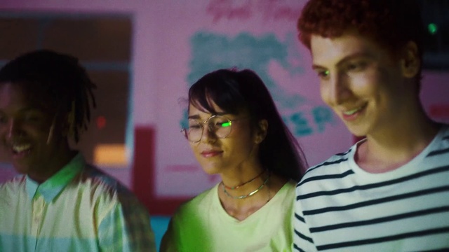 Video Reference: Smile, Purple, Happy, Interaction, Cool, T-shirt, Leisure, Magenta, Eyewear, Fashion design