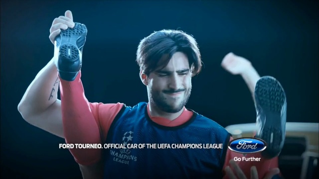 Video Reference: Hand, Muscle, Human, Flash photography, Gesture, Music artist, Finger, Entertainment, T-shirt, Beard