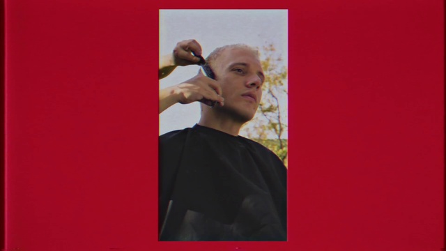 Video Reference: Chin, Shoulder, Neck, Human body, Jaw, Sleeve, Ear, Flash photography, Gesture, T-shirt