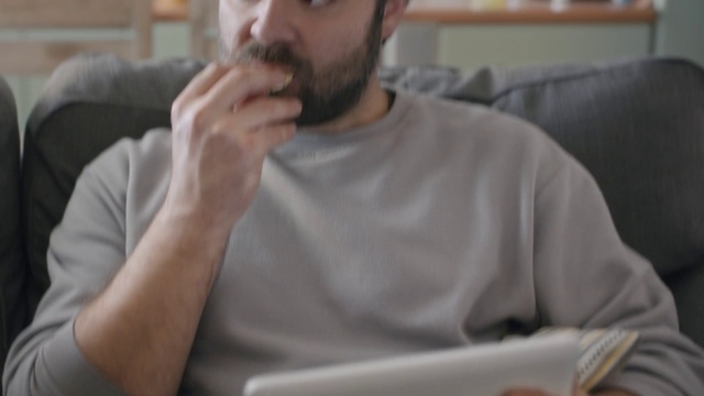 Video Reference: Forehead, Nose, Chin, Eyebrow, Mouth, Neck, Jaw, Ear, Beard, Eyelash