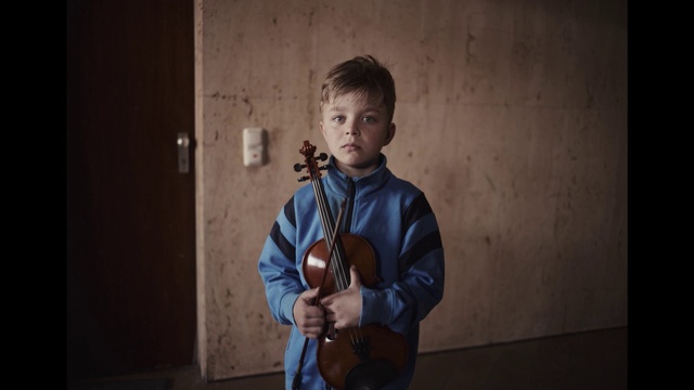 Video Reference: Flash photography, Musical instrument, Audio equipment, Toy, T-shirt, Street fashion, Wood, Event, Fun, Electric blue