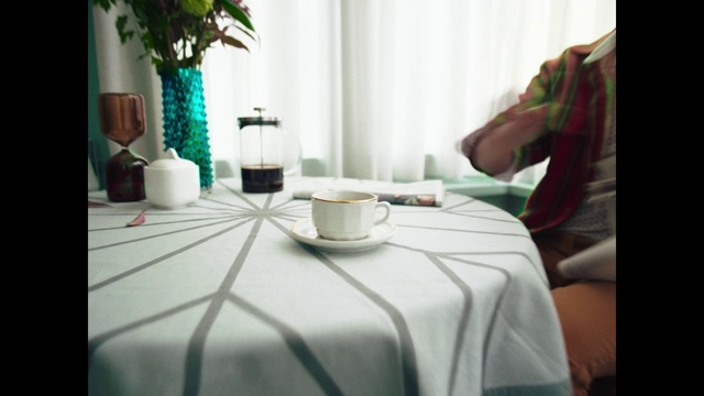 Video Reference: Tableware, Table, Furniture, Dishware, Drinkware, Green, Tablecloth, Plate, Textile, Serveware