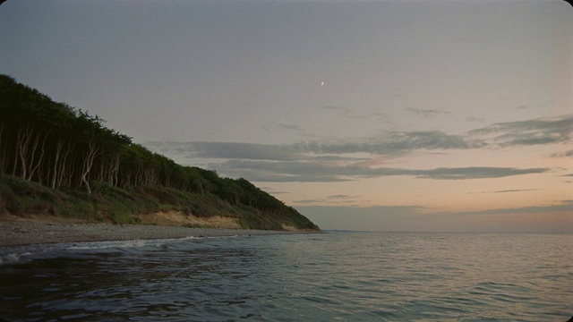 Video Reference: Water, Sky, Cloud, Highland, Coastal and oceanic landforms, Lake, Atmospheric phenomenon, Bank, Horizon, Mountain