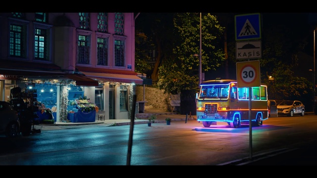 Video Reference: Window, Building, Automotive lighting, Electricity, Road surface, Tree, Entertainment, Plant, Gas, Facade