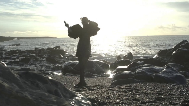 Video Reference: Water, Cloud, Sky, People in nature, Flash photography, Sunlight, Gesture, Happy, Beach, Black-and-white