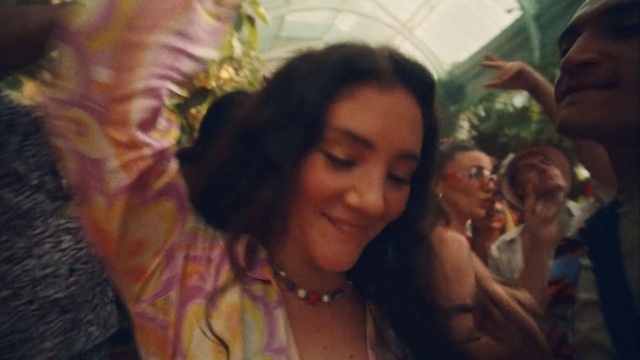 Video Reference: Smile, Happy, Iris, Black hair, Necklace, Jewellery, Event, Fun, Sari, Eyewear