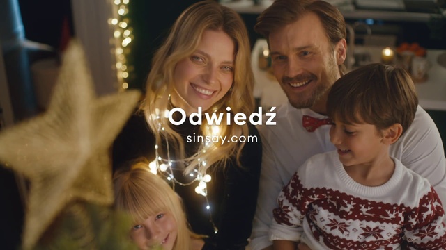 Video Reference: Hair, Smile, Head, Hairstyle, Organ, Flash photography, Happy, Iris, Interaction, Fun