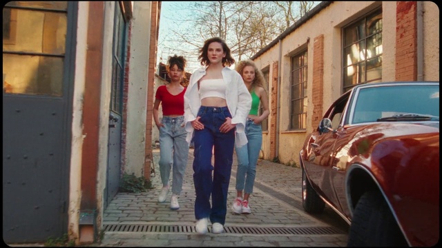 Video Reference: Wheel, Tire, Land vehicle, Plant, Vehicle, Car, Motor vehicle, Automotive lighting, Tree, Automotive design