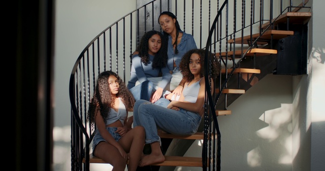 Video Reference: Flash photography, Interior design, Comfort, Thigh, Black hair, Leisure, Chair, Event, Fun, Human leg