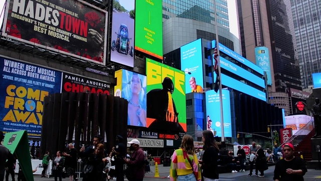 Video Reference: Building, Daytime, Product, Infrastructure, Architecture, Neighbourhood, Billboard, City, Metropolitan area, Metropolis