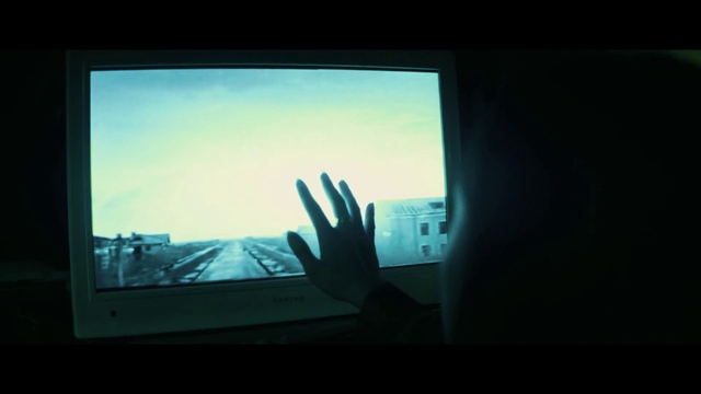 Video Reference: Output device, Sky, Gesture, Computer monitor accessory, Television set, Gadget, Flat panel display, Display device, Tints and shades, Electronic device