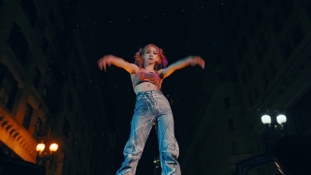 Video Reference: Flash photography, Musician, Artist, Music, Entertainment, Performing arts, Dance, Thigh, Music artist, Concert