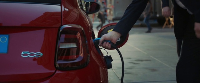 Video Reference: Car, Automotive tail & brake light, Vehicle, Automotive lighting, Motor vehicle, Hood, Automotive design, Automotive mirror, Automotive exterior, Automotive tire