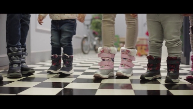 Video Reference: Footwear, Joint, Shoe, White, Fashion, Flooring, Thigh, Floor, Knee, Sneakers