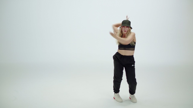 Video Reference: Shoulder, Human body, Flash photography, Sleeve, Waist, Elbow, Gesture, Knee, Happy, Thigh